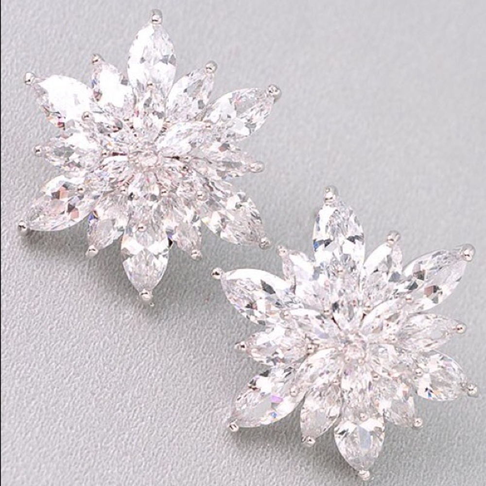 🌸🌺 SILVER Floral Statement Stud 🌺🌸
